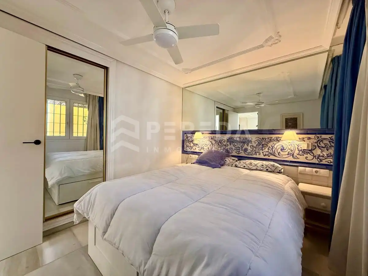 Schlafzimmer von Erdgeschoss zum Verkauf in Roquetas de Mar mit Privatgarten, Möbliert und Gemeinschaftspool