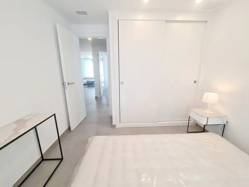 Dormitori de Apartament de lloguer en Marbella amb Aire condicionat, Jardí privat i Terrassa