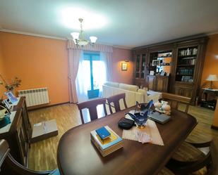 Living room of Single-family semi-detached for sale in Valverde de la Virgen  with Heating, Private garden and Parquet flooring