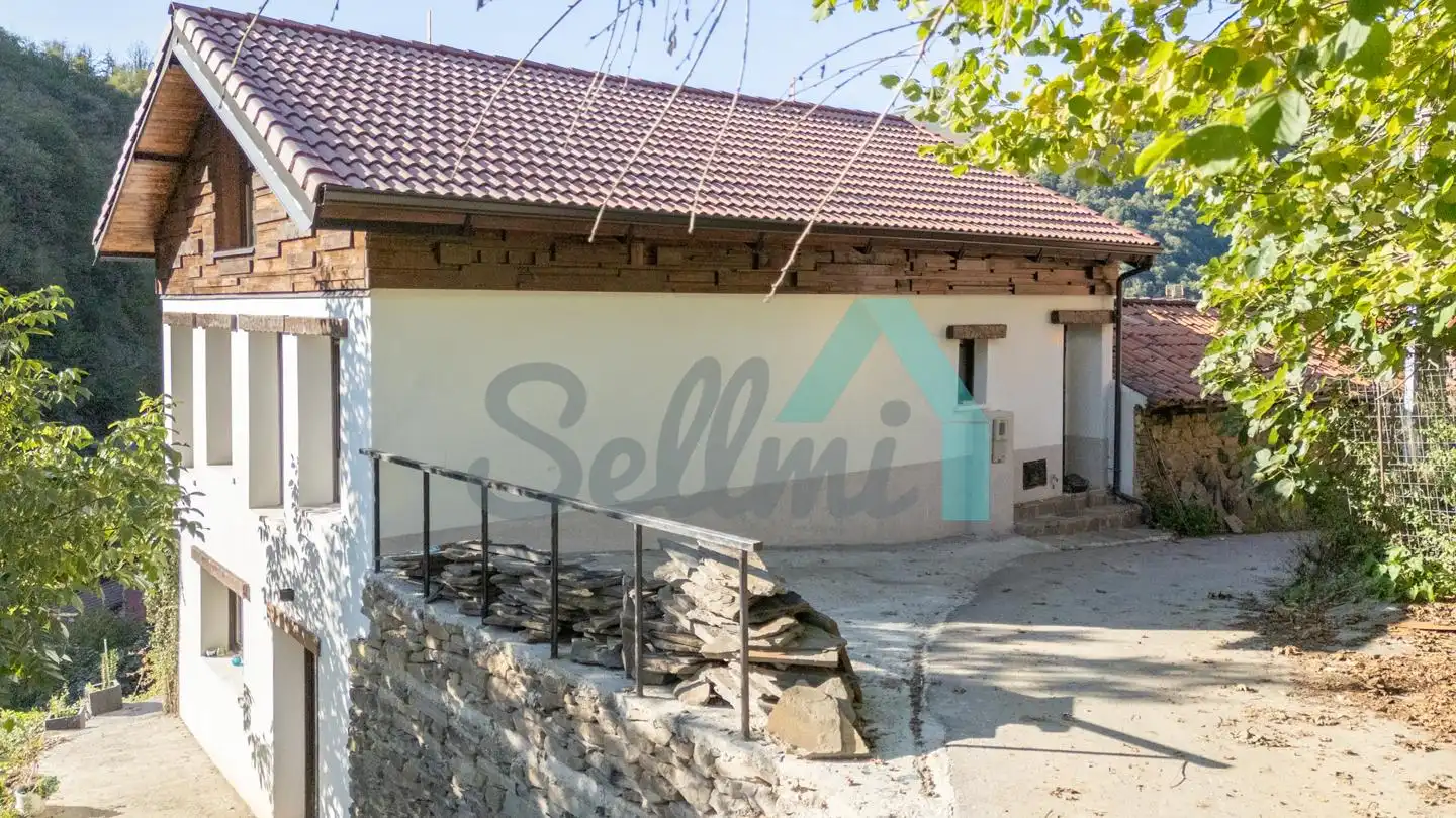 Vista exterior de Casa o chalet de alquiler en Mieres (Asturias) con Calefacción, Terraza y Amueblado