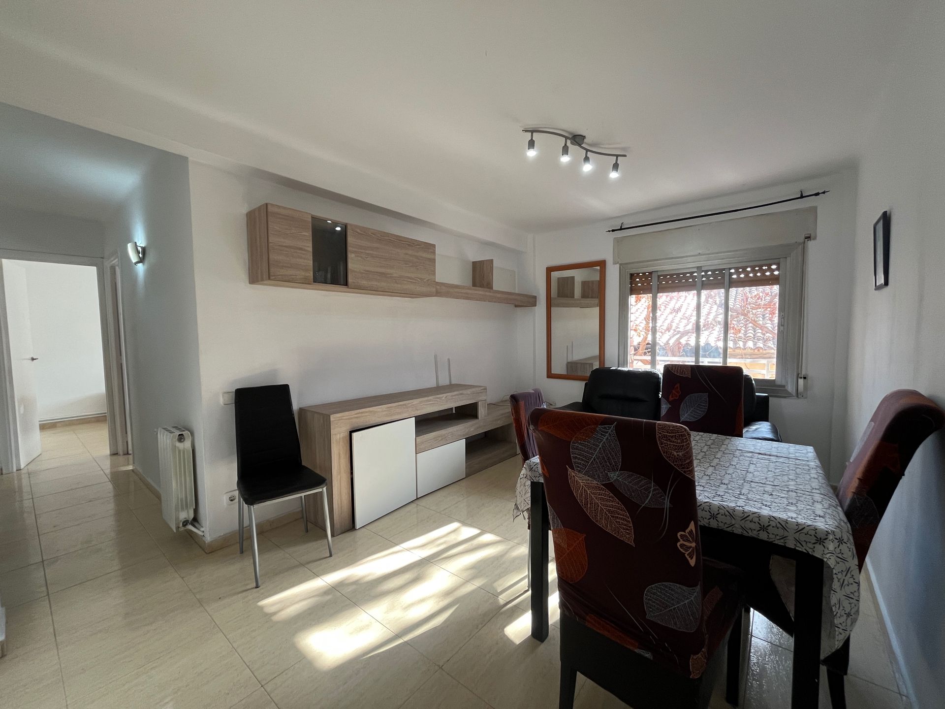 Menjador de Pis de lloguer en Cerdanyola del Vallès amb Calefacció, Moblat i Forn