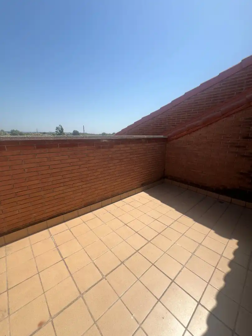 Terrasse von Einfamilien-Reihenhaus zum Verkauf in Castellbisbal mit Heizung, Privatgarten und Parkett