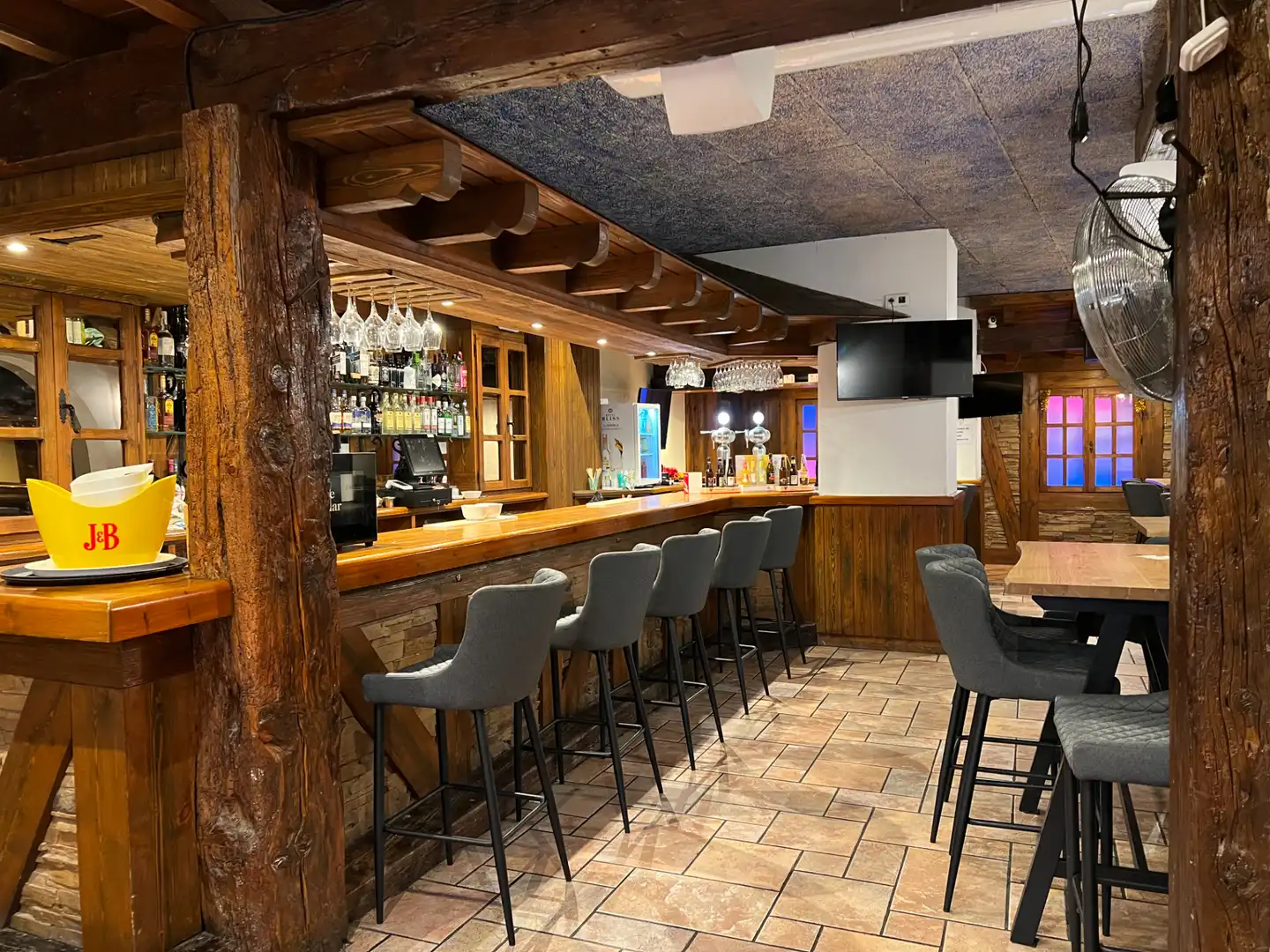 Local en traspaso en Jaca con Aire acondicionado, Calefacción y Amueblado