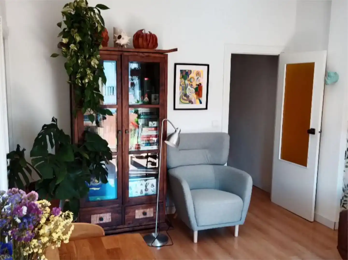 Sala de estar de Piso en venta en  Madrid Capital con Aire acondicionado y Balcón