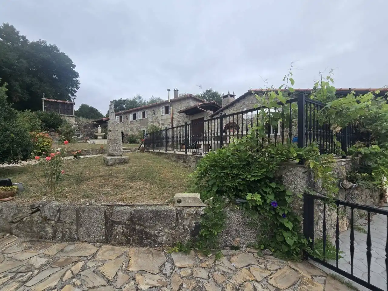 Außenansicht von Haus oder Chalet zum Verkauf in O Saviñao  mit Heizung, Privatgarten und Terrasse