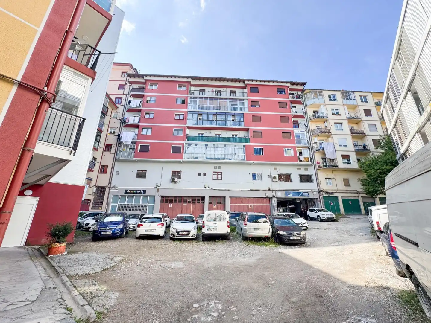Vista exterior de Apartamento en venta en Irun  con Calefacción, Trastero y Amueblado