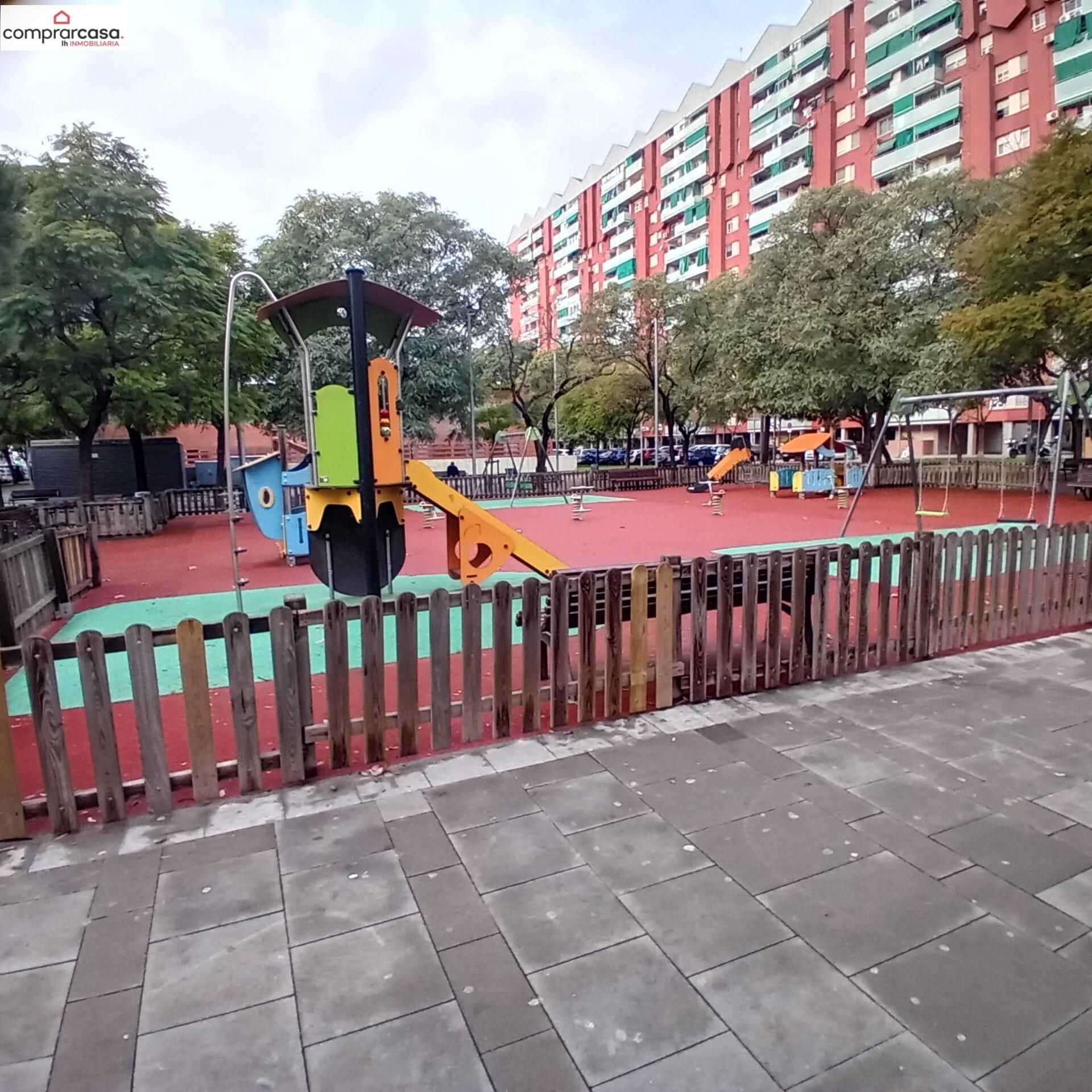 Vista exterior de Pis en venda en L'Hospitalet de Llobregat