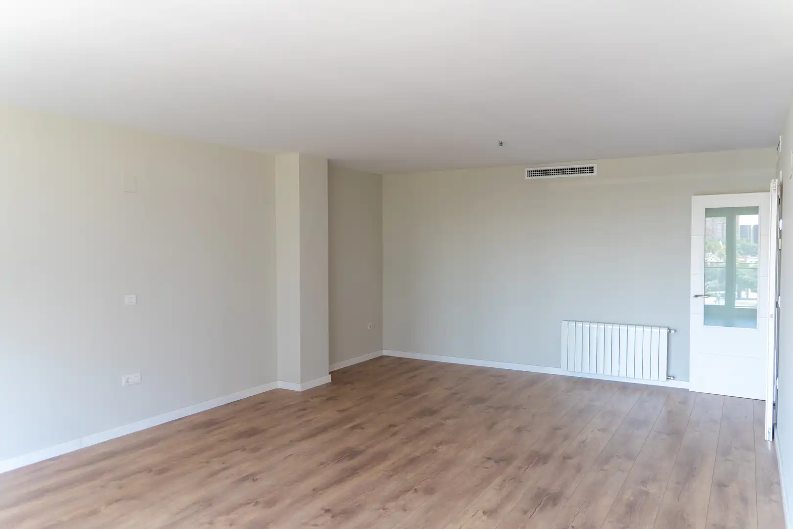 Wohnung zum Verkauf in Valencia mit Klimaanlage, Abstellraum und Schwimmbad