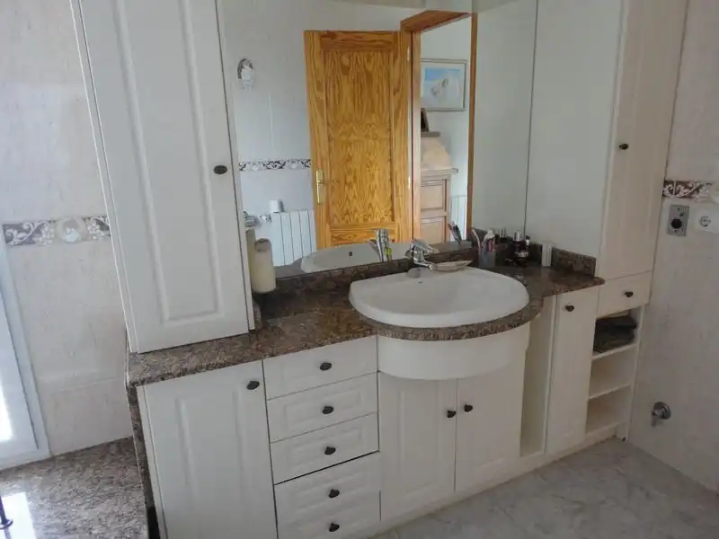 Baño de Finca rústica en venta en La Nucia con Aire acondicionado, Jardín privado y Terraza