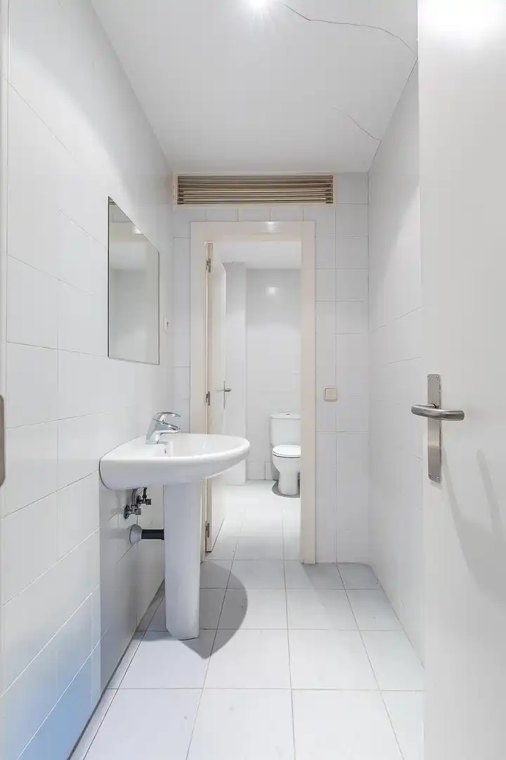 Bathroom of Industrial buildings for rent in Madrid