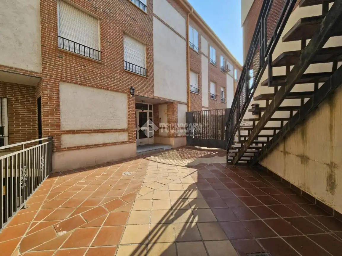 Vista exterior de Pis en venda en Ávila amb Calefacció i Terrassa