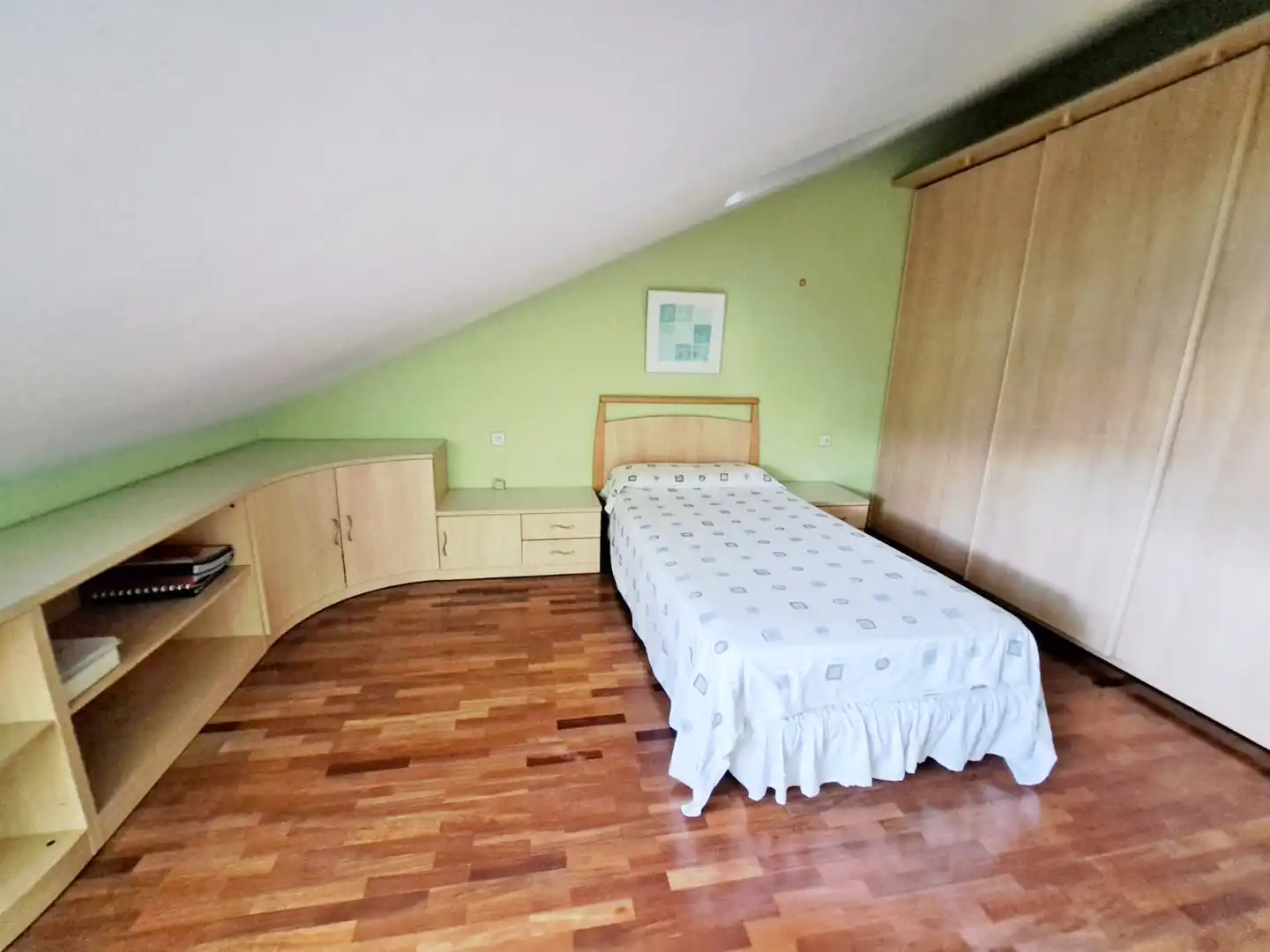 Habitación de Apartamento en venta en Vitoria - Gasteiz con Calefacción, Trastero y Amueblado