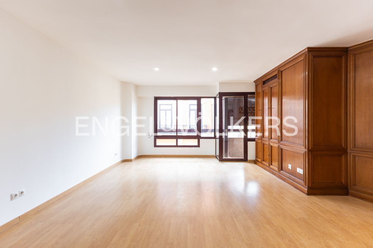 Exterior view of Apartment to rent in  Valencia Capital  with Air Conditioner, Heating and Parquet flooring