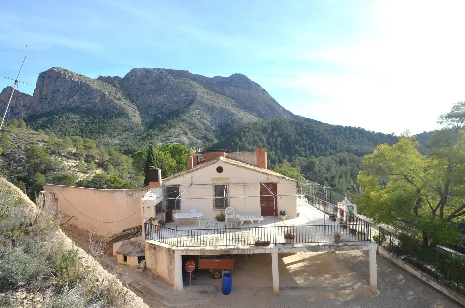 Vista exterior de Casa o xalet en venda en Orxeta amb Terrassa, Traster i Moblat