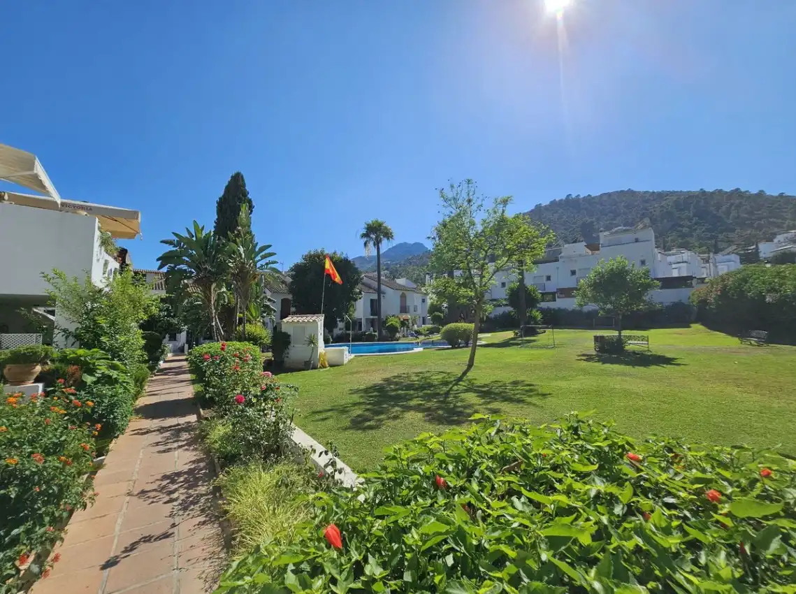Garten von Einfamilien-Reihenhaus zum Verkauf in Benahavís mit Klimaanlage, Heizung und Terrasse