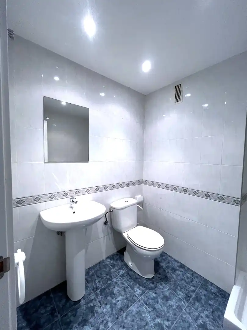 Baño de Piso en venta en Castro-Urdiales con Calefacción, Jardín privado y Parquet