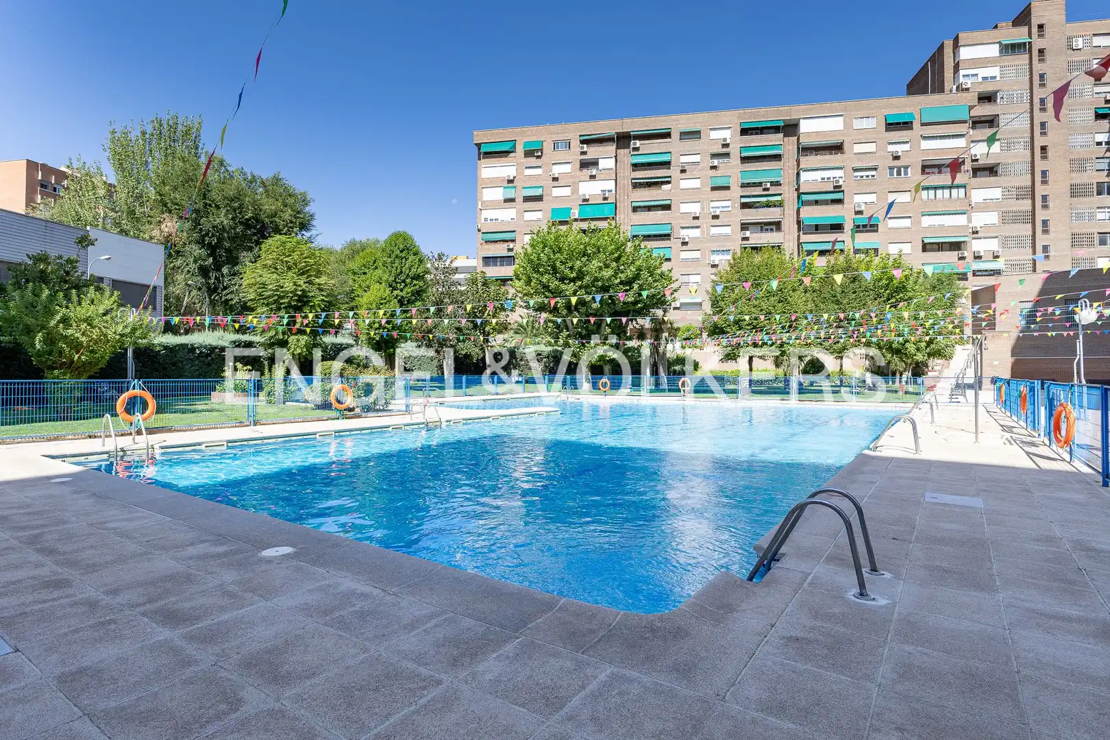Swimming pool of Flat for rent in Madrid  with Air Conditioner, Heating and Private garden