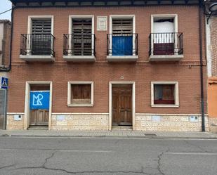 Vista exterior de Casa o xalet en venda en Rueda amb Jardí privat i Balcó