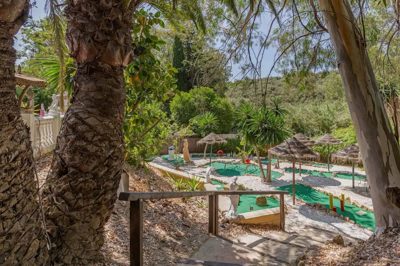 Piscina de Casa o xalet en venda en Manilva amb Aire condicionat, Jardí privat i Terrassa