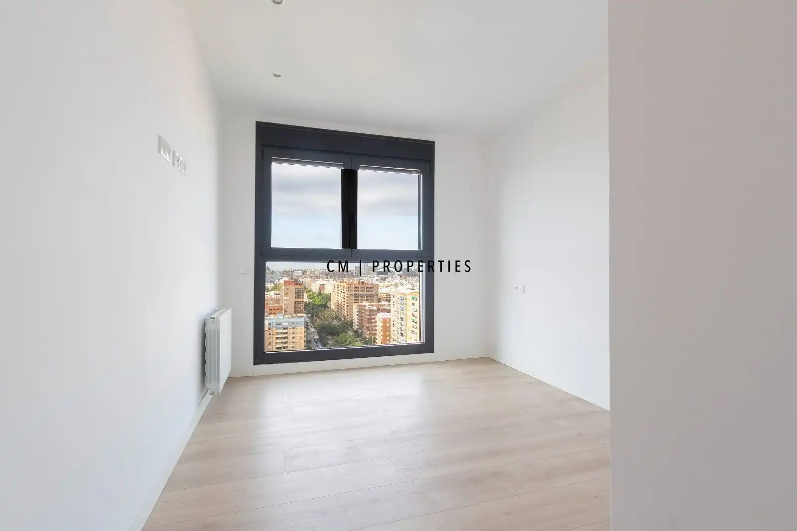 Schlafzimmer von Wohnung zur Miete in Valencia mit Klimaanlage, Heizung und Terrasse