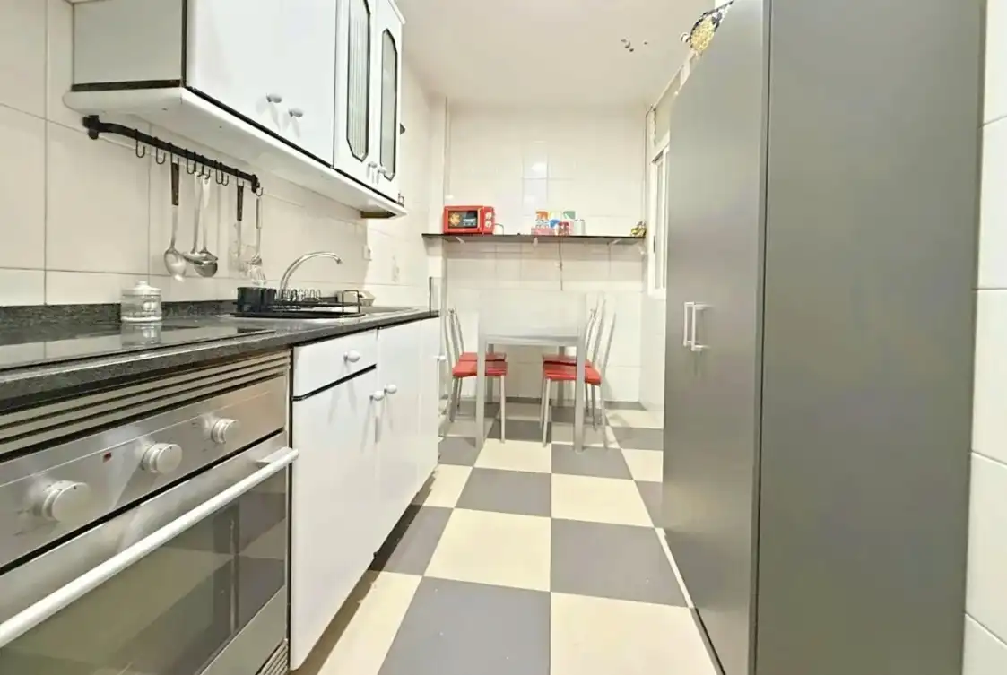 Cocina de Piso de alquiler en A Coruña Capital  con Calefacción, Terraza y Amueblado