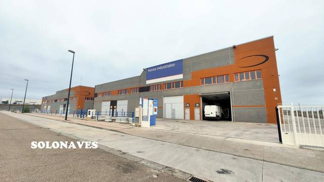 Nave industrial en Alquiler en Cartuja Baja