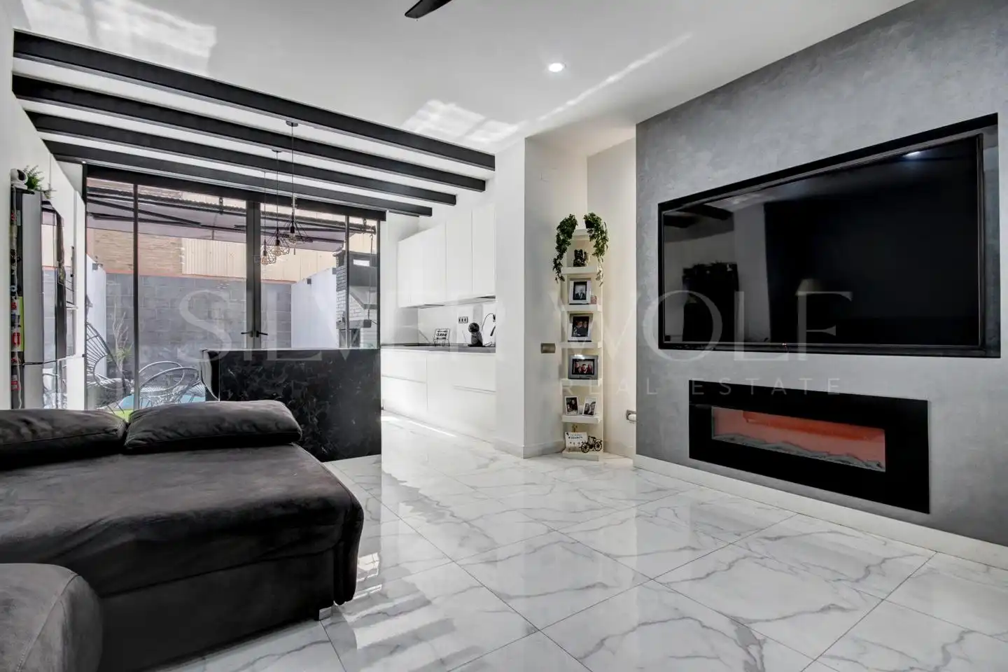 Sala d'estar de Dúplex en venda en Sant Feliu de Llobregat amb Aire condicionat, Jardí privat i Terrassa