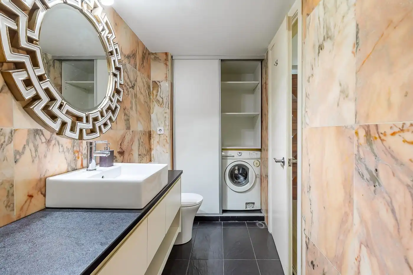 Bathroom of Apartments for rent in Madrid  with Heating and Storage room
