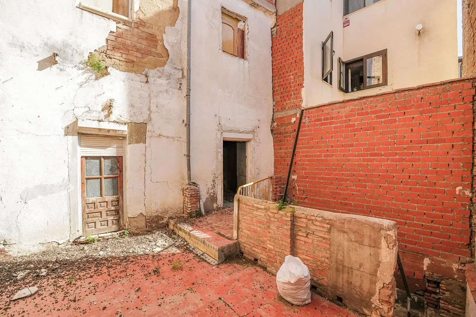 Vista exterior de Edificio en venta en Toledo