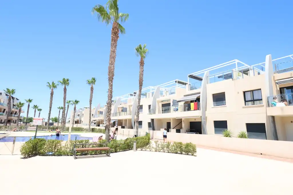 Vista exterior de Apartament en venda en Pilar de la Horadada amb Aire condicionat, Calefacció i Terrassa
