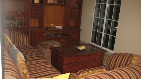 GRAN  OPORTUNIDAD !!!! PISO DE 3 HABITACIONES  Y BAÑO, EN ZONA CENTRO.  AMUEBLADO.
