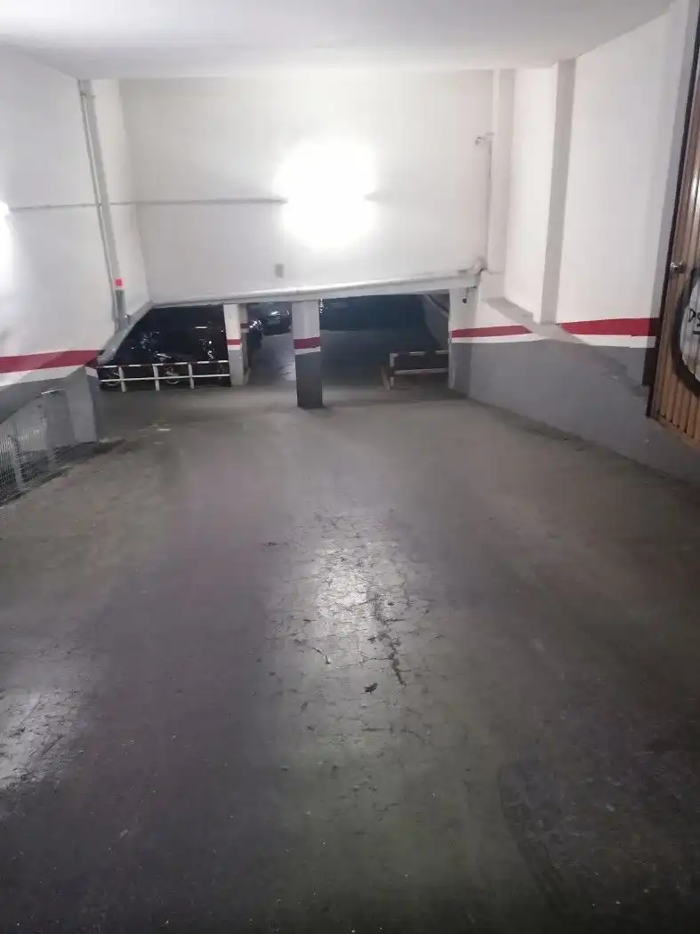Garatge en venda a Carrer de Besa, 5, Collblanc
