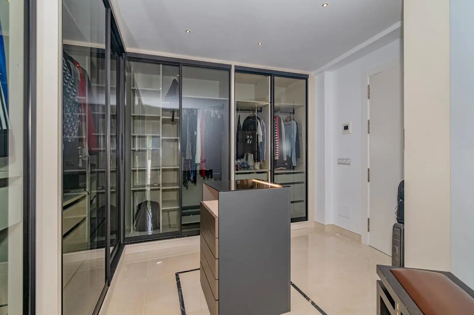 Dormitori de Casa o xalet en venda en Marbella amb Aire condicionat, Calefacció i Jardí privat