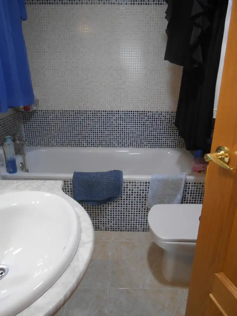 Baño de Piso en venta en Vinaròs con Aire acondicionado, Calefacción y Horno