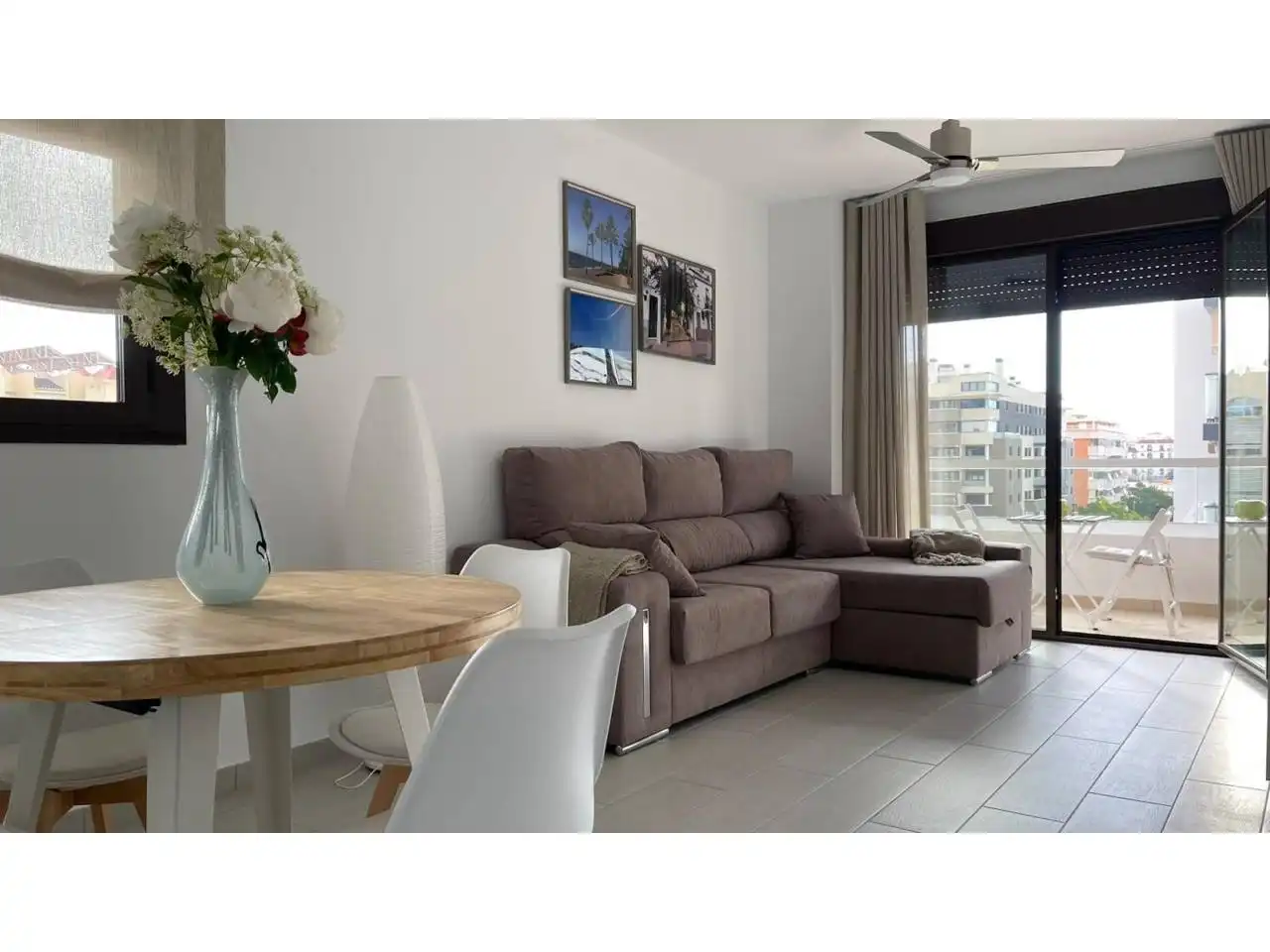 Wohnzimmer von Wohnung zur Miete in Estepona mit Klimaanlage, Heizung und Terrasse