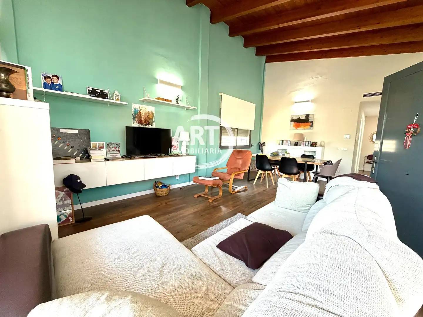 Sala d'estar de Casa o xalet en venda en La Pobla de Vallbona amb Aire condicionat, Calefacció i Jardí privat