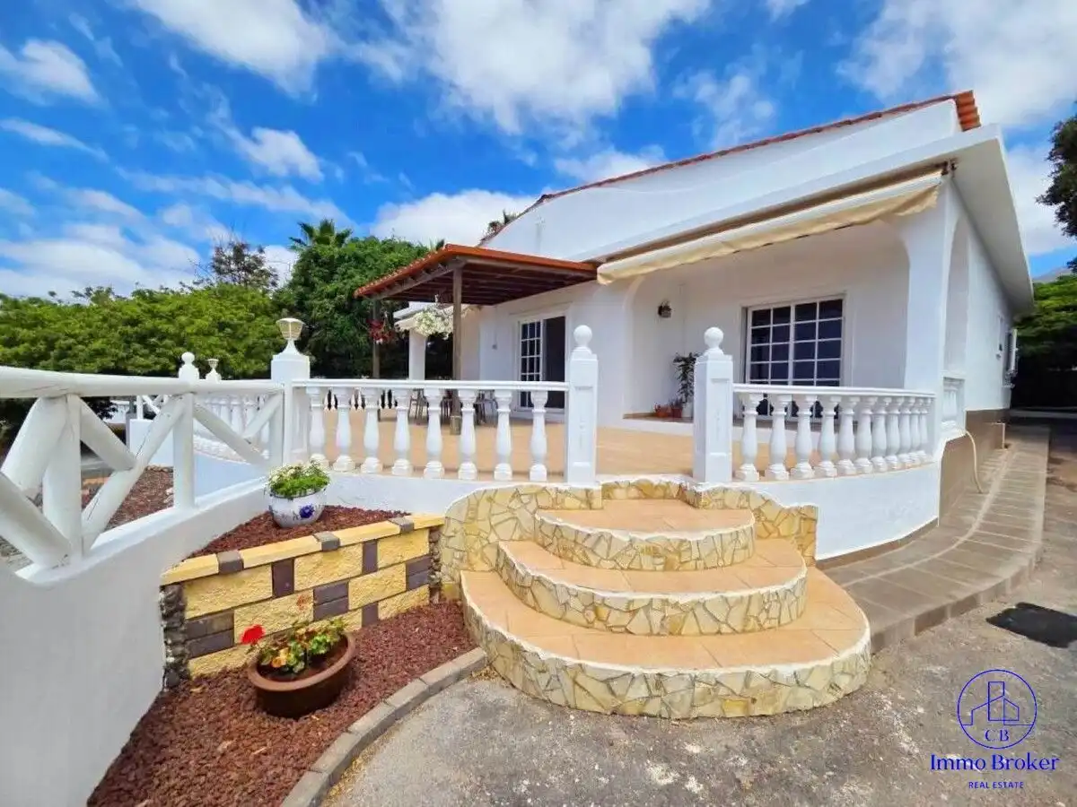 Vista exterior de Finca rústica en venda en Guía de Isora amb Aire condicionat, Jardí privat i Traster