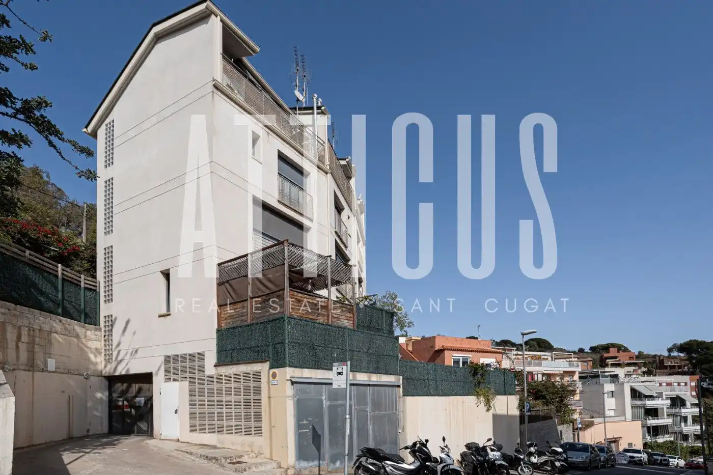 Vista exterior de Casa adosada en venda en Barcelona amb Aire condicionat, Calefacció i Parquet