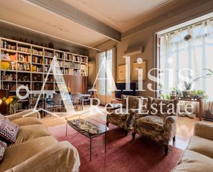 Living room of Flat to rent in  Barcelona Capital  with Air Conditioner, Heating and Furnished