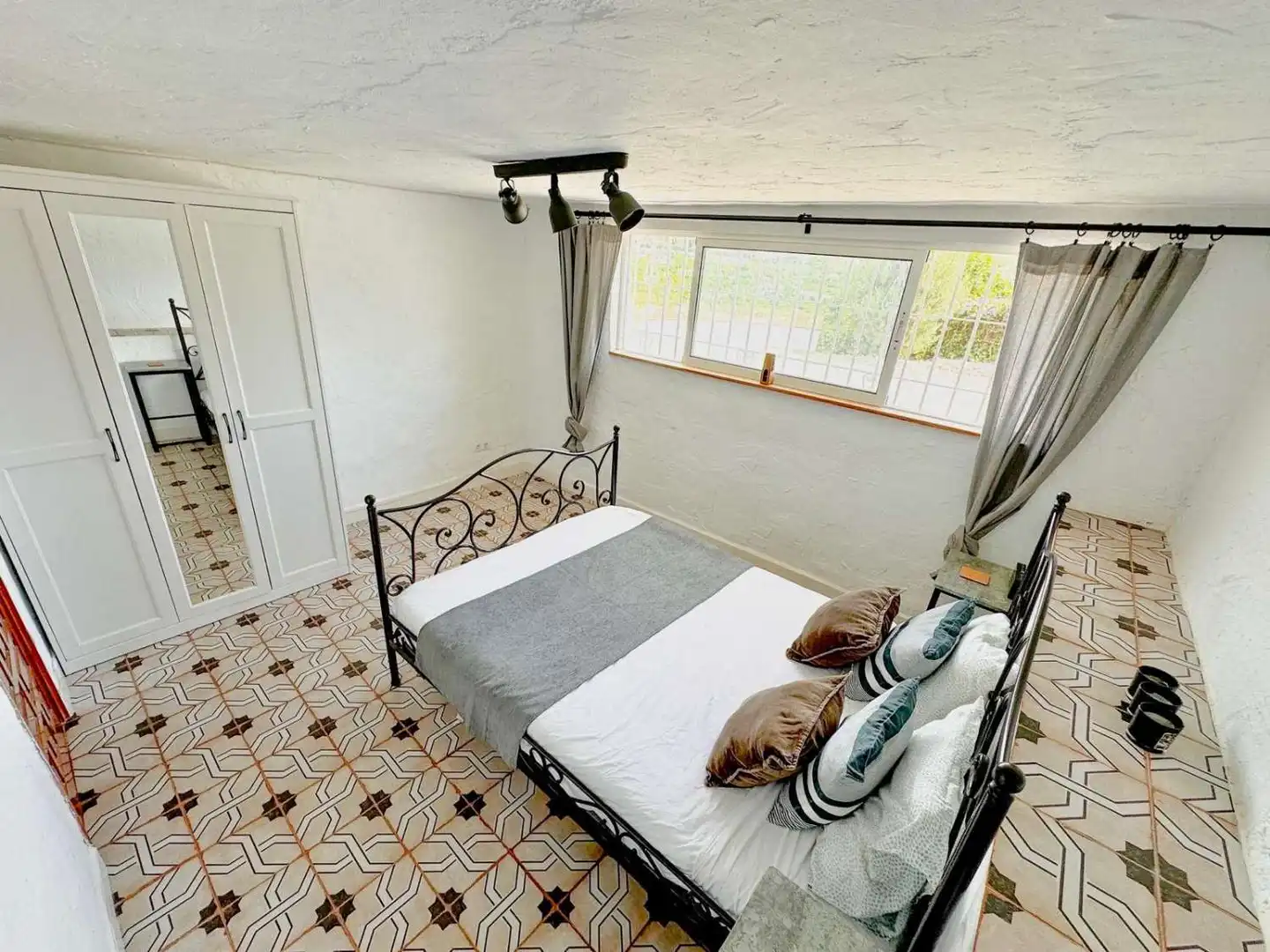 Dormitori de Casa o xalet en venda en Nerja amb Aire condicionat i Piscina