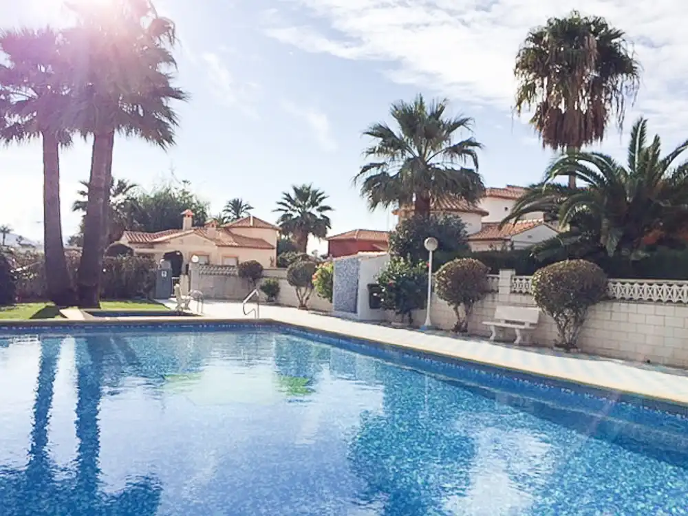 Piscina de Casa o chalet de alquiler en Dénia con Aire acondicionado, Jardín privado y Amueblado