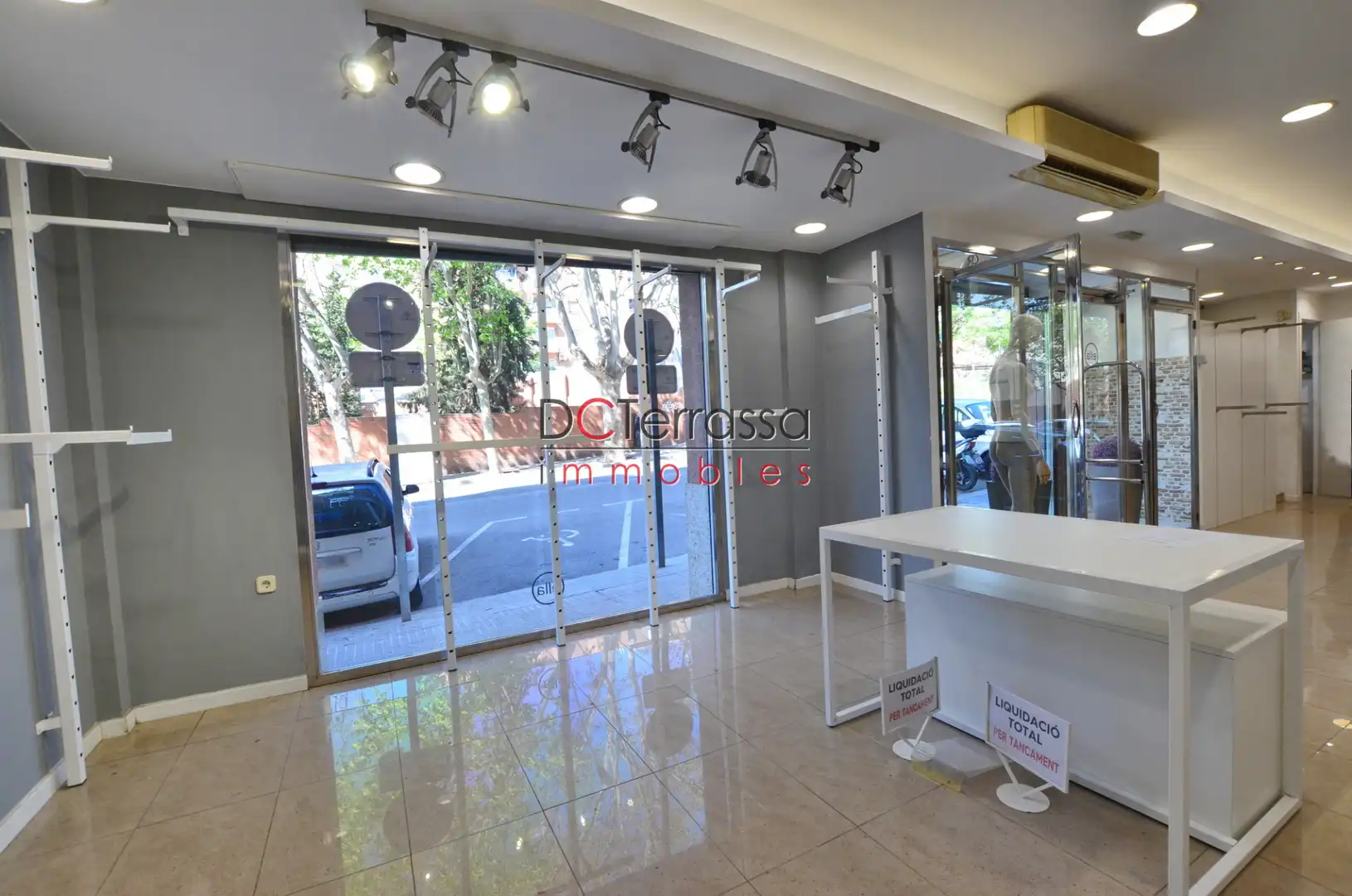 Local en venta en Terrassa con Aire acondicionado, Calefacción y Amueblado