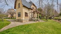 Vista exterior de Casa o xalet en venda en Puigcerdà amb Calefacció, Jardí privat i Parquet