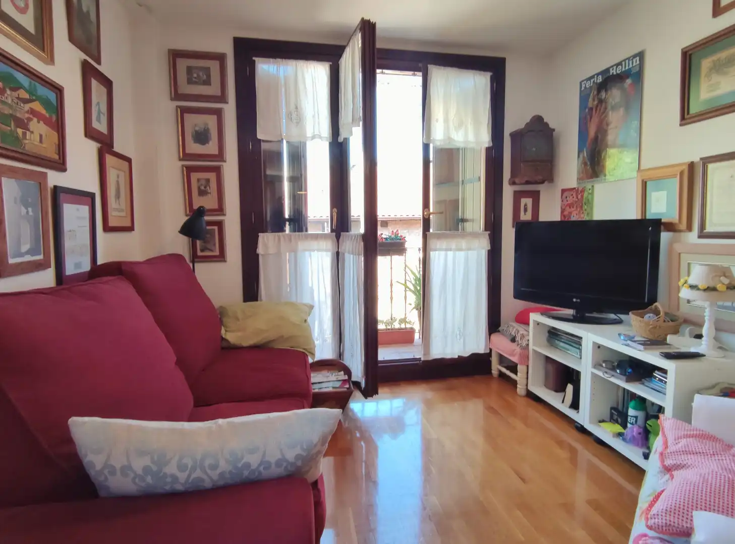 Sala de estar de Apartamento en venta en Ezcaray con Calefacción, Amueblado y Balcón