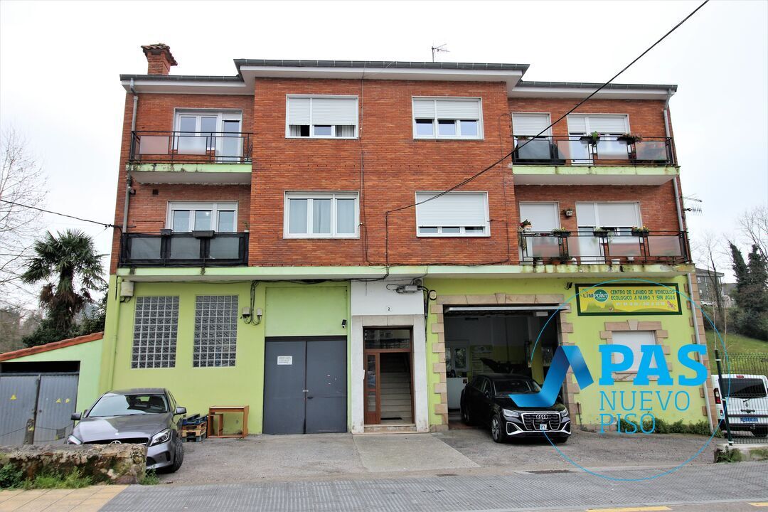 Außenansicht von Wohnung zum Verkauf in Torrelavega  mit Terrasse und Balkon