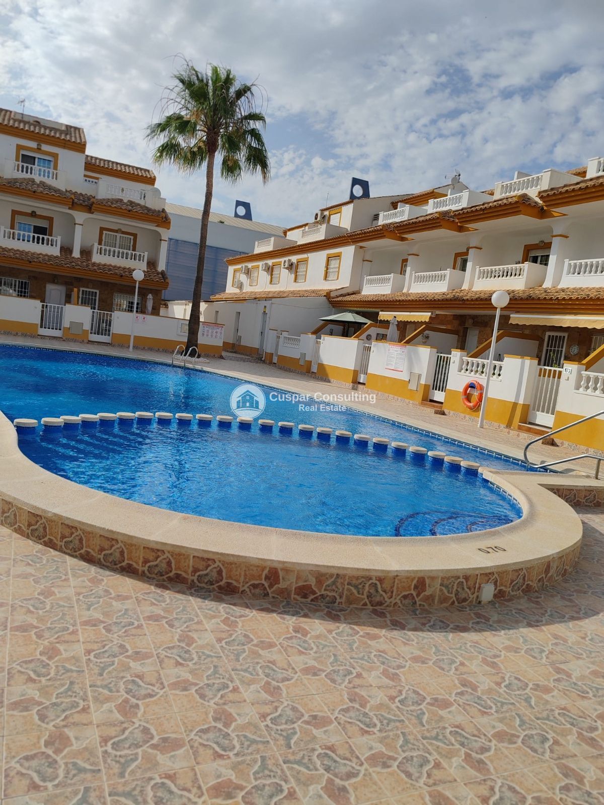 Piscina de Casa adosada en venda en Los Alcázares amb Aire condicionat, Piscina i Moblat