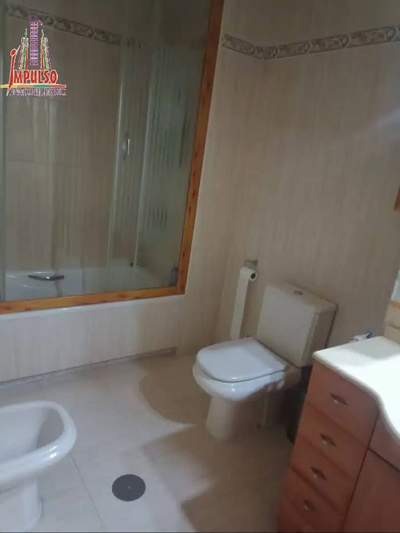 Baño de Piso en venta en Albacete con Calefacción, Trastero y Balcón