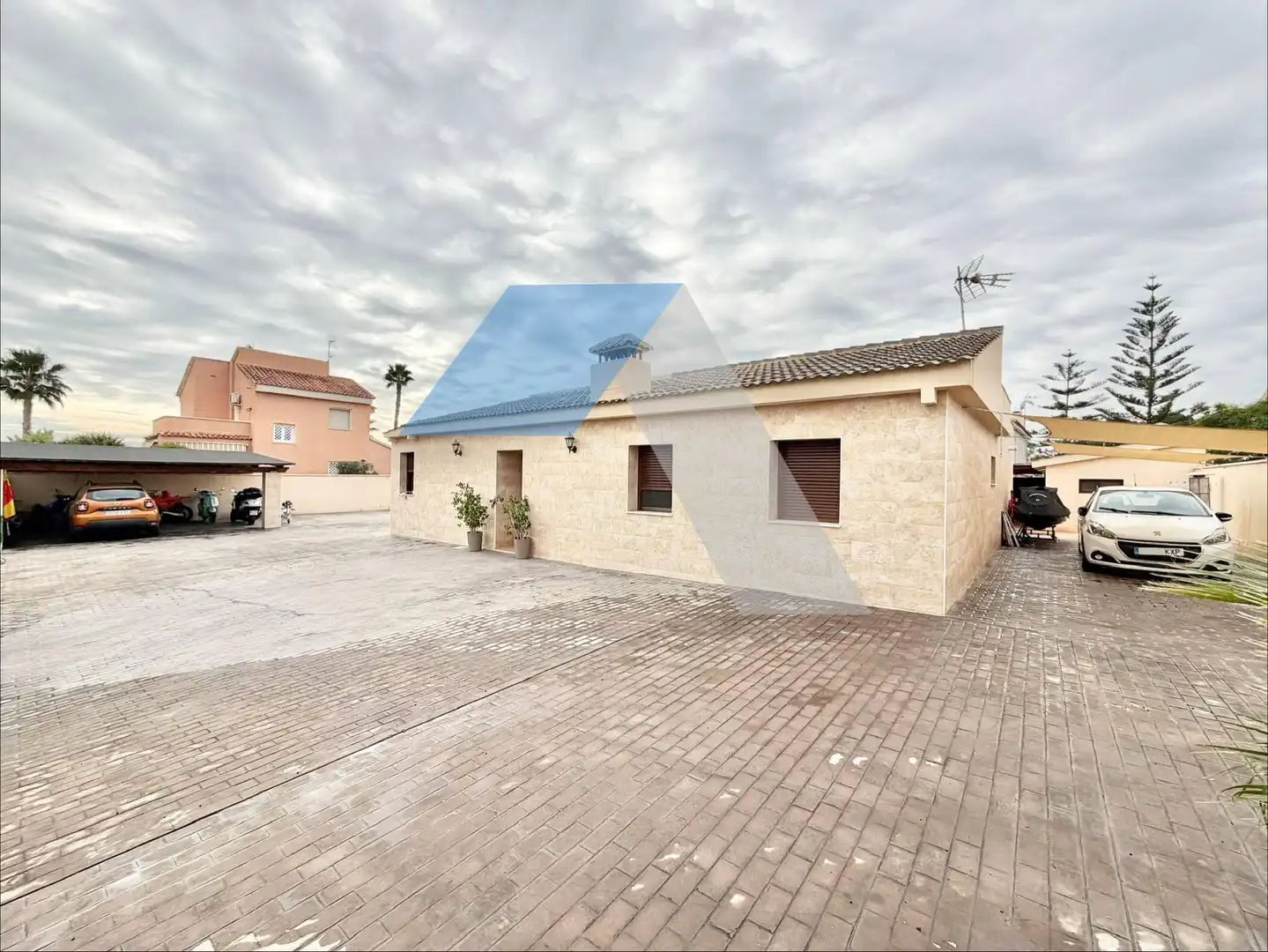 Vista exterior de Casa o xalet en venda en San Vicente del Raspeig / Sant Vicent del Raspeig amb Jardí privat