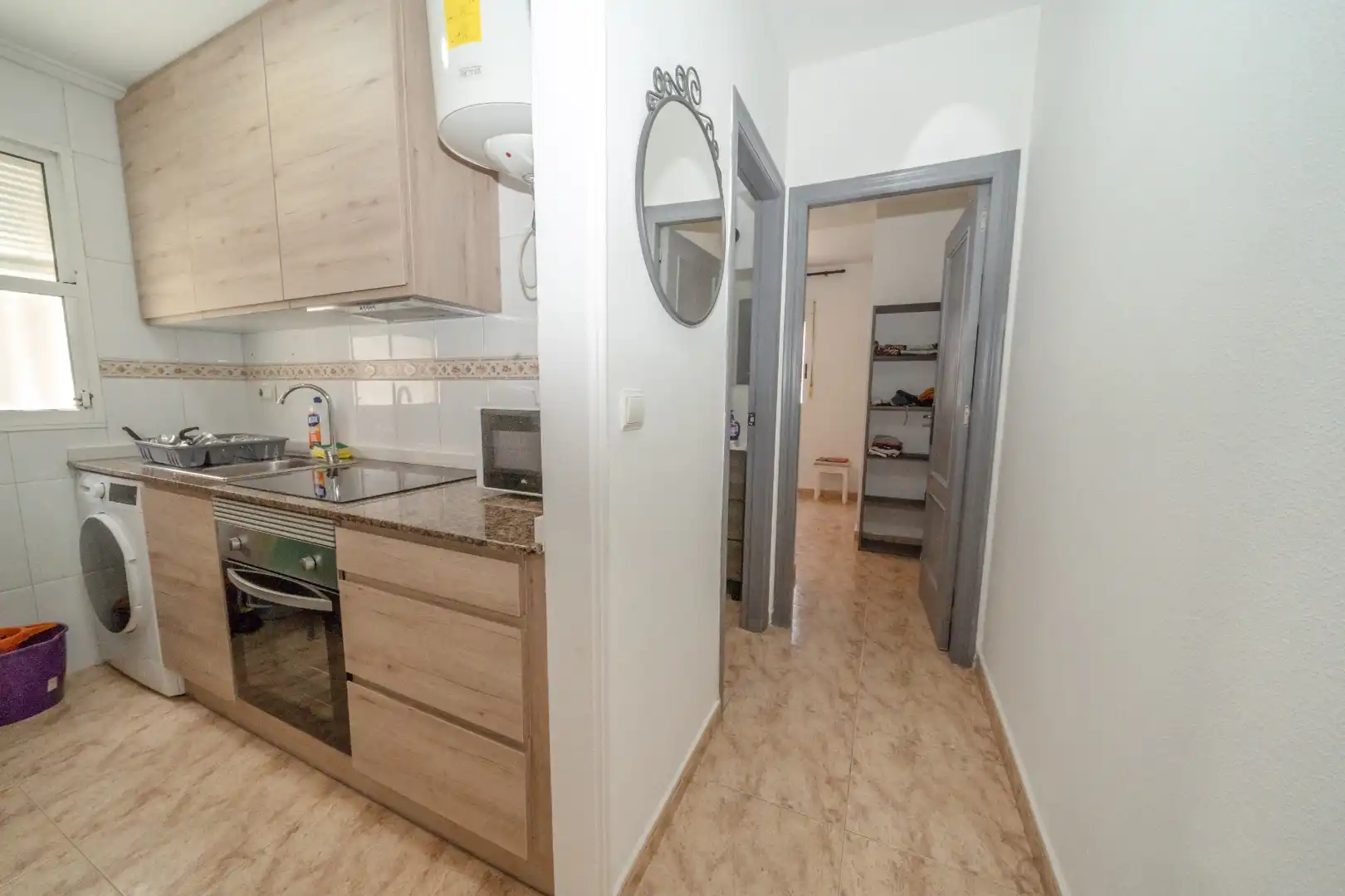 Cocina de Apartamento de alquiler en Torrevieja con Aire acondicionado, Terraza y Piscina