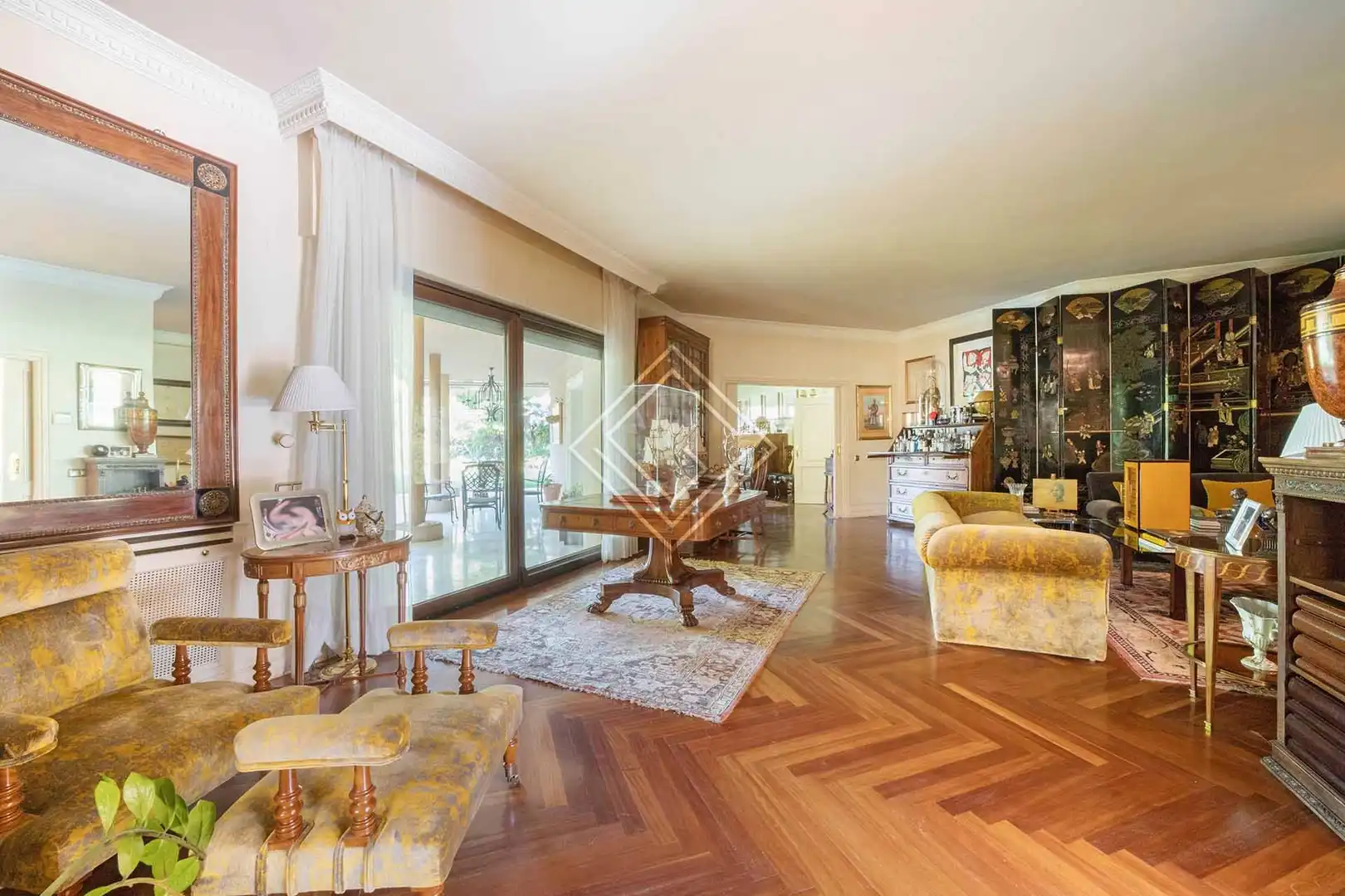 Sala d'estar de Casa o xalet en venda en Madrid amb Jardí privat, Terrassa i Traster